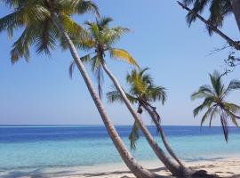 Vaali Maldives Island Escapes & Dive, hotel v destinaci Felidhoo