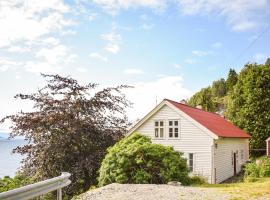 Nice Home In Brekke With Wifi And 5 Bedrooms, cottage a Brekke