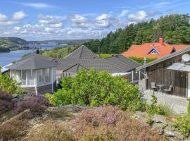 Beautiful Home In Henn With Kitchen, luxury hotel in Henån