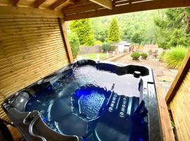 Lakeside View With Hot Tub, hotel em Abertillery