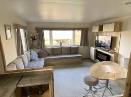 Modern & Homley 3BR Caravan, hotel with pools in Hastings