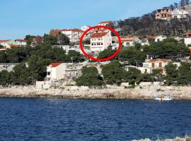 Apartments by the sea Bilo, Primosten - 4806, Hotel in Podgreben