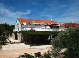 Apartments and rooms with parking space Jezera, Murter - 5082, homestay in Jezera