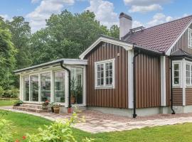 Nice Home In Halmstad With Kitchen, cottage in Öppinge