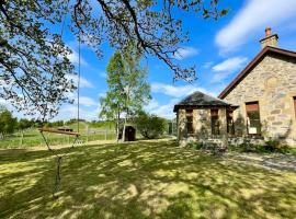 *Cool, cosy cottage in the heart of the Highlands*, üdülőház Kincraigben