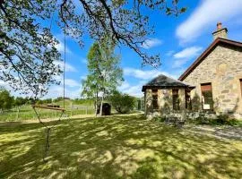 *Cool, cosy cottage in the heart of the Highlands*