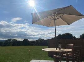 Vale View Glamping, Glampingunterkunft in Ruthin