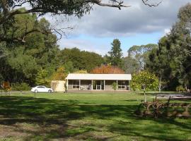 Camawald Coonawarra Cottage B&B, жилье с кухней в городе Кунаварра