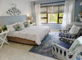 Ocean Blue Suite - Villa Roc Guesthouse，鹽岩的家庭旅館