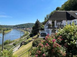 Saechsische-Schweiz-Ferienhaus-Wohnung-1-mit-Elbblick-Sauna-und-Kamin, хотел близо до Крепостта „Кьонигщайн“, Кьонихщайн ан дер Елбе