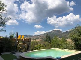 La porte de l'eau Piscine chauffée et jacuzzi, hotel povoľujúci pobyt s domácimi zvieratami v destinácii Saint-Auban-sur-Ouvèze