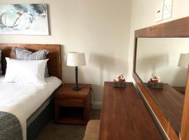 Canal Quays 507, hotel near MyCiti Bus Stop Foreshore, Cape Town