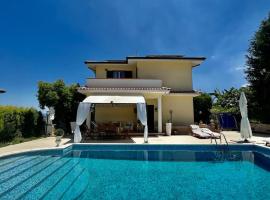 Villa Solemar, holiday home sa Briatico