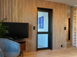 Nice apartment close to the sea with parking and garden, hotel a Arendal