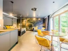 Lovely 1-bedroom condo with patio/ free parking lot