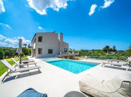 Villa Florentina ✩ Private Pool ✩ BBQ ✩ 7 Guests, hotel with parking in Alikianós