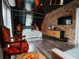 Near the lake apartment with hot tub and sauna