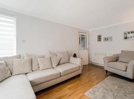 Centrally Situated 1 Bedroom House in Cumbernauld，坎伯諾爾德的飯店
