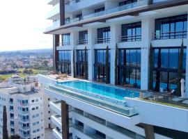 Luxury Private Apartments - Limassol، فندق في ليماسول