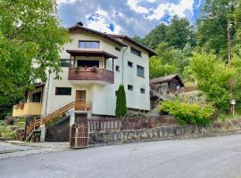 Sun House, guest house in Tryavna