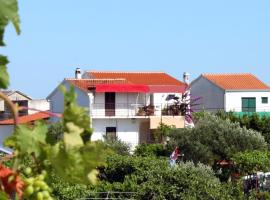 Apartments by the sea Sucuraj, Hvar - 6732, hotel u Sućuraju