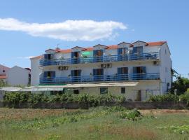 Apartments by the sea Sucuraj, Hvar - 6852, hotel in Sućuraj