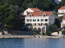 Rooms by the sea Slano, Dubrovnik - 5205, guest house in Slano