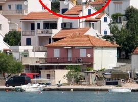 Apartments by the sea Tisno, Murter - 5136