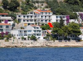 Apartments with a parking space Drvenik Gornja vala, Makarska - 4890 – hotel w Drveniku