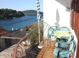 Apartments by the sea Maslinica, Solta - 5188