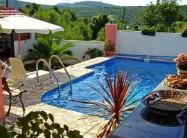 Family-friendly apartments with swimming pool Maslinica, Solta - 5180