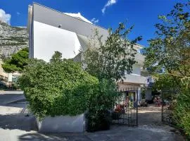 Apartments with parking space Makarska - 6909