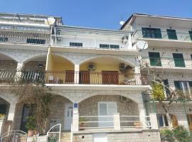 Apartments by the sea Podgora, Makarska - 6801, hotel a Podgora