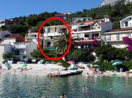 Apartments by the sea Podgora, Makarska - 6670, хотел в Подгора