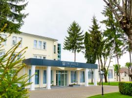 Emerald Boutique Hotel: Târgu Mureș, Târgu Mureș Transilvanya Havaalanı - TGM yakınında bir otel