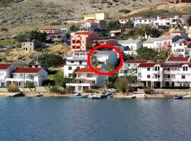 Apartments and rooms by the sea Metajna, Pag - 6496, בית הארחה במטינה