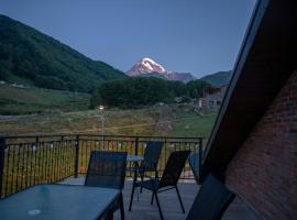 Hotel GENI Kazbegi, hotel v destinaci Stepancminda