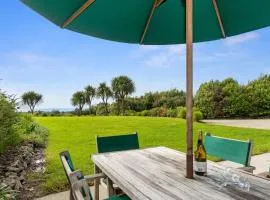 Sea View Cottage - Ruakaka Holiday Cottage