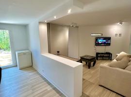 Appartement spacieux et moderne avec un extérieur – hotel w mieście Ramatuelle