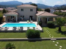 Villa Corse, pet-friendly hotel in Folelli