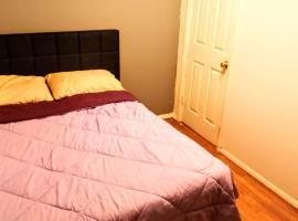 Room in Guest room - Cozy Bedroom close to downtown, pension in Baltimore