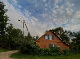 Ozierański Raj "Pod rzeźbami", hotel near Stantsiya Saki, Krynki