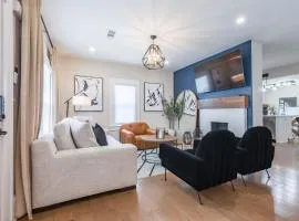 Blue Haven ATL Modern 4 Bedroom Retreat with Deck 10 Minutes to Downtown
