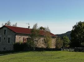 Gîte Roche-en-Régnier, 4 pièces, 6 personnes - FR-1-582-192, מלון בRoche-en-Régnier