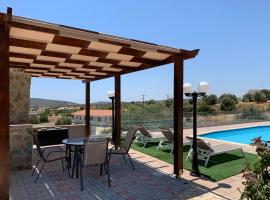 Magnolia CAPTAINS HOUSE with A POOL, appartement in Limasol