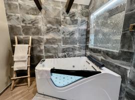 Amber House Deluxe, villa in Agluonėnai