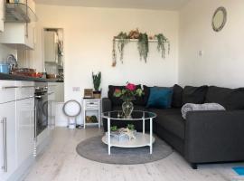 Ocean Drive Boutique Apartment Brean Down complimentary Tray & continental Breakfast, apartment in Brean