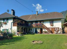 Sachserhof Ferienwohnungen, hotel familiar a Sachsenburg