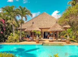 Villa Bidadari - Bali Sea Villas Beachfront and private pool, viešbutis mieste Pengastulan