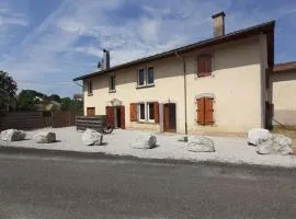 Studio dans bâtisse typique du Jura